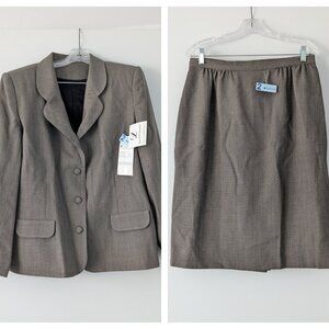 NWT - Vintage Loehmann's 2 piece blazer and skirt wool power suit - women's 14